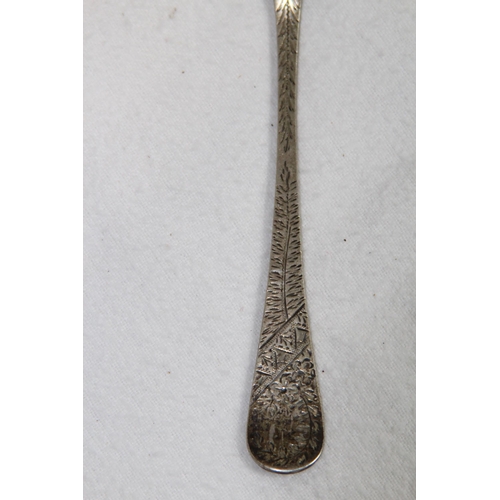 1074 - SILVER ORNATE SPOON - 33G - SHEFFIELD 1904 - WALKER AND HALL