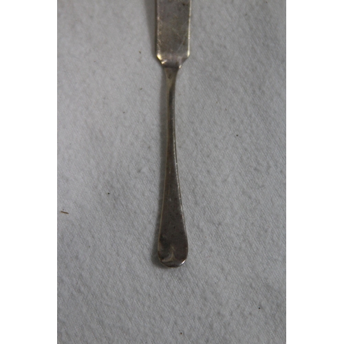 1076 - SILVER BUTTER KNIFE - 11G - BIRMINGHAM 1930 - ARTHUR PRICE