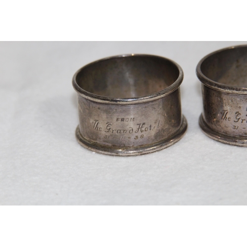 1078 - 2 X SILVER NAPKIN RINGS - 32.5G - SHEFFIELD 1905 & BIRMINGHAM 1945 - WALKER AND HALL & HENRY GRIFFIT... 