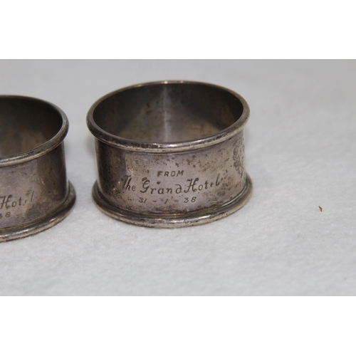 1078 - 2 X SILVER NAPKIN RINGS - 32.5G - SHEFFIELD 1905 & BIRMINGHAM 1945 - WALKER AND HALL & HENRY GRIFFIT... 