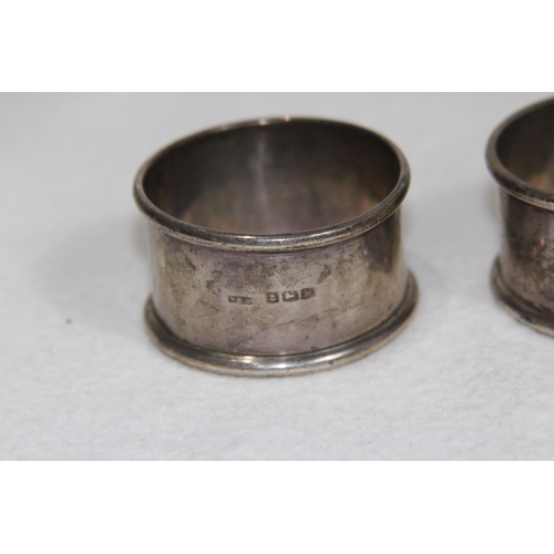 1078 - 2 X SILVER NAPKIN RINGS - 32.5G - SHEFFIELD 1905 & BIRMINGHAM 1945 - WALKER AND HALL & HENRY GRIFFIT... 