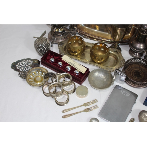 525 - LARGE QUANTITY OF METALWARE