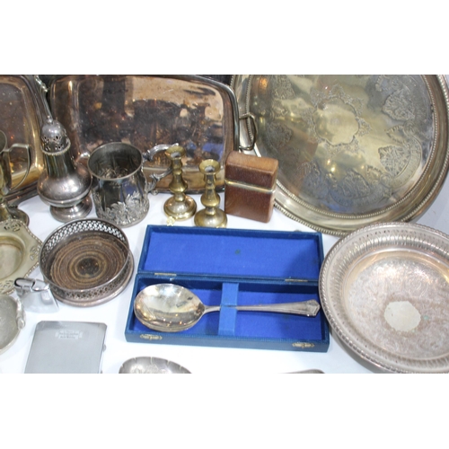 525 - LARGE QUANTITY OF METALWARE