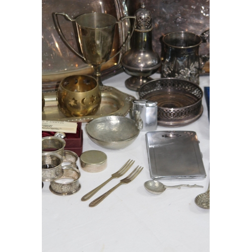 525 - LARGE QUANTITY OF METALWARE