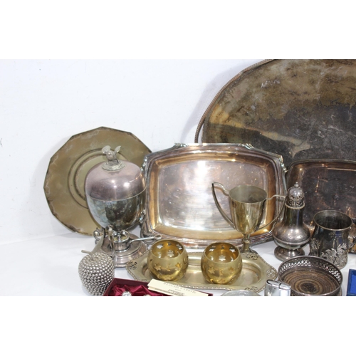 525 - LARGE QUANTITY OF METALWARE