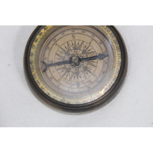 528 - HENRY HUGHES 1941 COMPASS ON CHAIN AND BAROMETER CLOCK
25 X 13CM