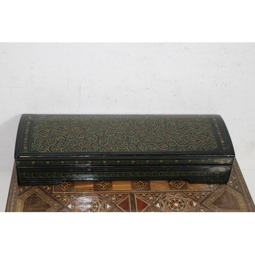 680 - VINTAGE BACK GAMMON AND LACQUERED BOX
40 X 20 X 8CM`