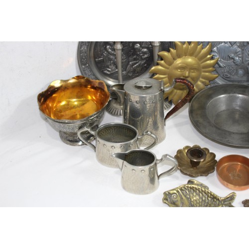 507 - LARGE QUANTITY OF SILVER PLATED ITEMS ETC
61CM