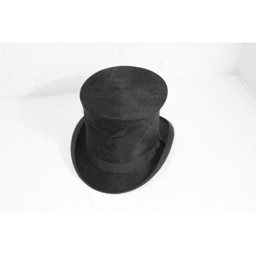 538 - QUANTITY OF VINTAGE TOP HATS ETC x5