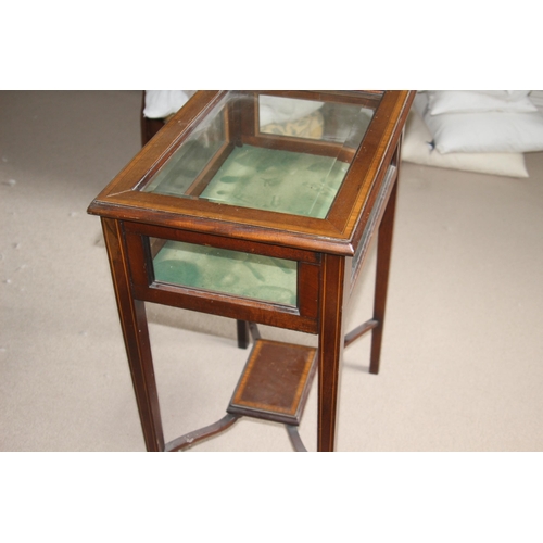 66 - VINTAGE DISPLAY TABLE 
57.5 X 40.5 X 76CM