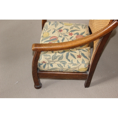 67 - VINTAGE BERGAIRE CHAIR
55 X 53 X 95CM