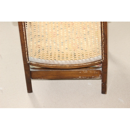 67 - VINTAGE BERGAIRE CHAIR
55 X 53 X 95CM