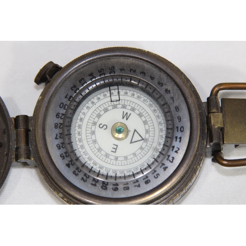 819 - VINTAGE TC. CO LTD LONDON MK111 1941 MILITARY BRASS CASED COMPASS