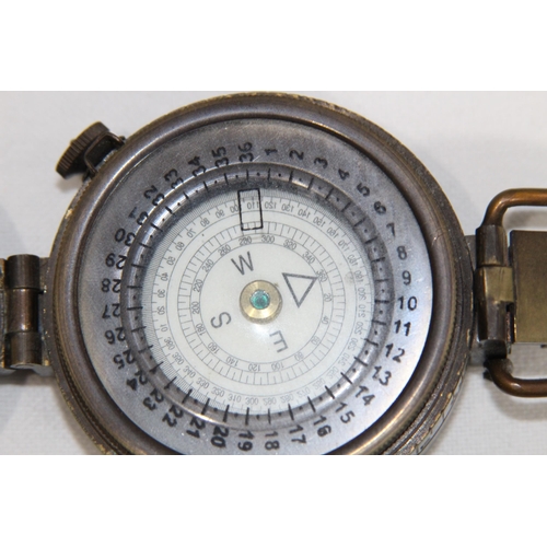 819 - VINTAGE TC. CO LTD LONDON MK111 1941 MILITARY BRASS CASED COMPASS