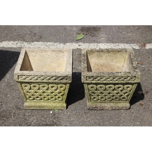 113 - PAIR OF COTSWOLD STONE GARDEN POTS 
30 X 30 X 26CM