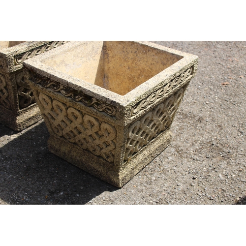 113 - PAIR OF COTSWOLD STONE GARDEN POTS 
30 X 30 X 26CM