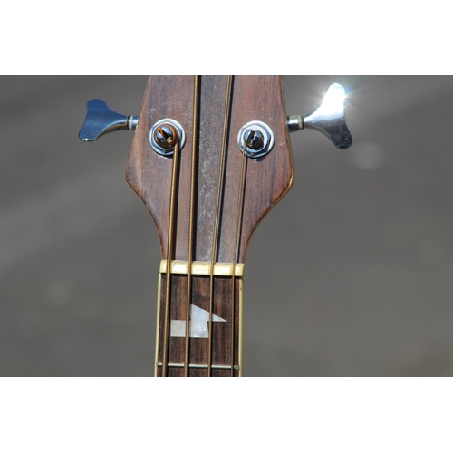 760 - CLASSIC BASS GUITAR