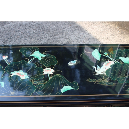 10 - LAQUERED CHINESE COFFEE TABLE 
127 X 51 X 41CM