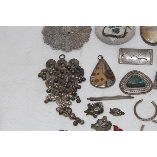 1029 - QUANTITY OF SILVER JEWELLERY ETC