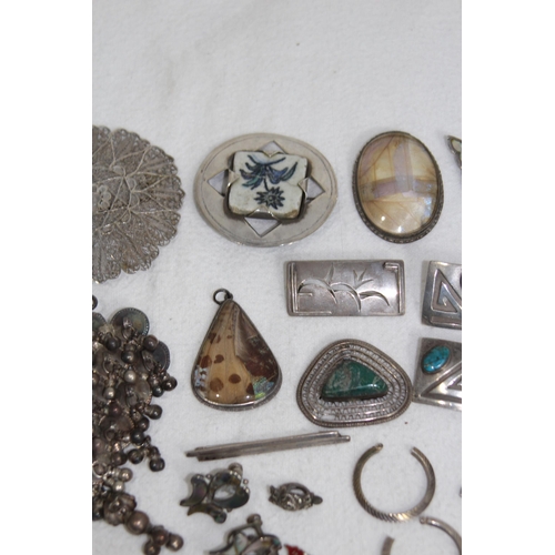 1029 - QUANTITY OF SILVER JEWELLERY ETC