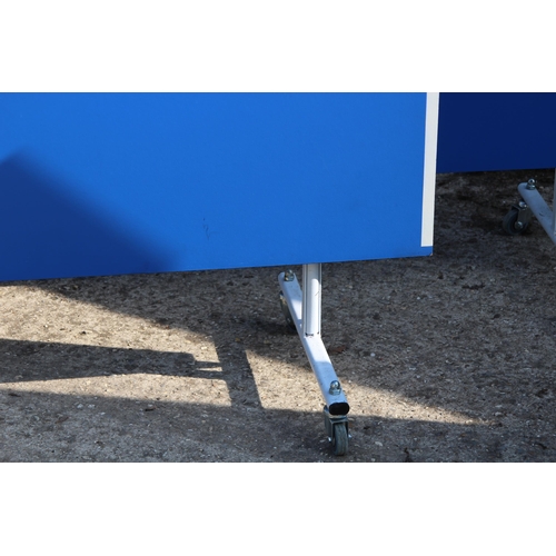 141 - FITNESS ROLLAWAY TABLE TENNIS TABLE AND ACCESSORIES 
154 X 276CM