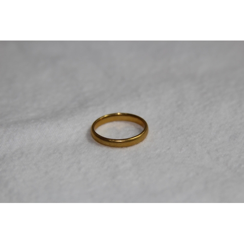 1160 - 22CT GOLD WEDDING BAND RING - 2.95G - SIZE L