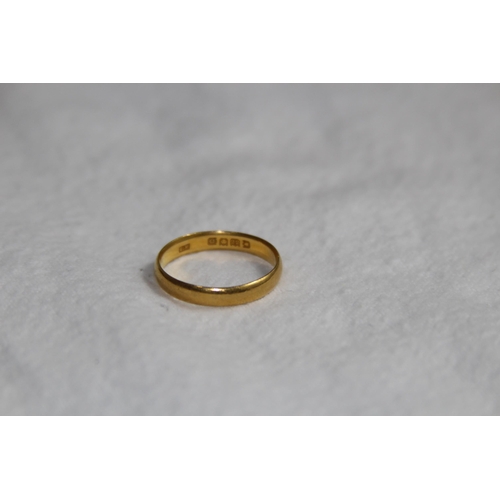 1164 - 22CT GOLD BAND - 3.35G - SIZE P 1/2