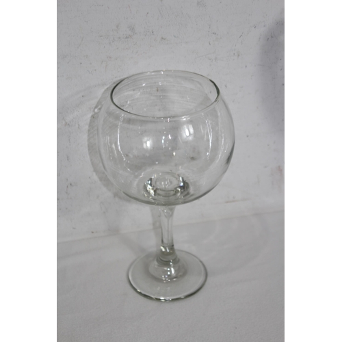 360 - QUANTITY OF GLASSWARE 
34CM