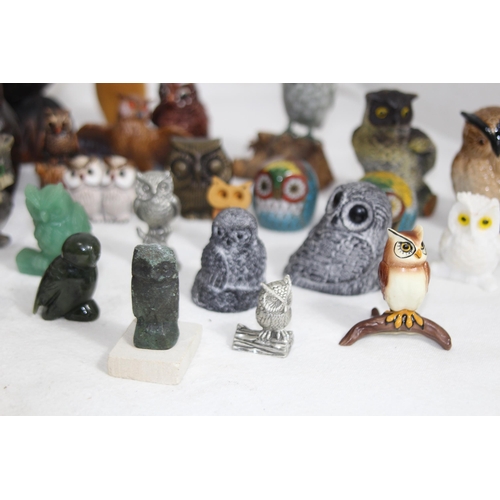 372 - LARGE QUANTITY OF OWL FIGURES 
20CM