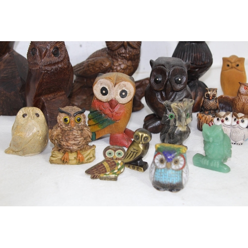 372 - LARGE QUANTITY OF OWL FIGURES 
20CM