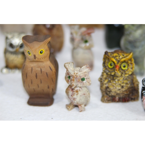 372 - LARGE QUANTITY OF OWL FIGURES 
20CM