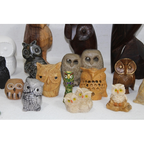 372 - LARGE QUANTITY OF OWL FIGURES 
20CM