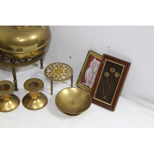 555 - VERY LARGE QUANTITY OF BRASSWARE