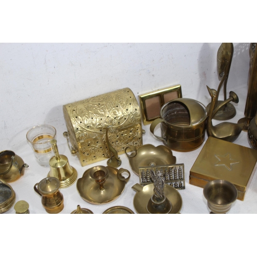 555 - VERY LARGE QUANTITY OF BRASSWARE