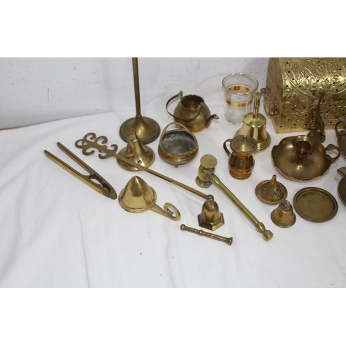 555 - VERY LARGE QUANTITY OF BRASSWARE