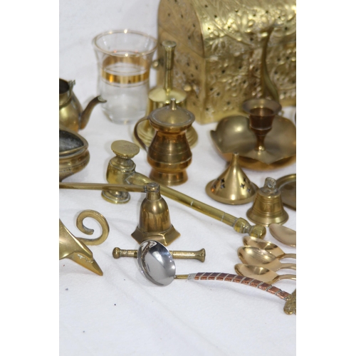 555 - VERY LARGE QUANTITY OF BRASSWARE