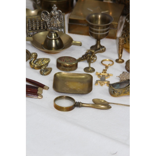 555 - VERY LARGE QUANTITY OF BRASSWARE