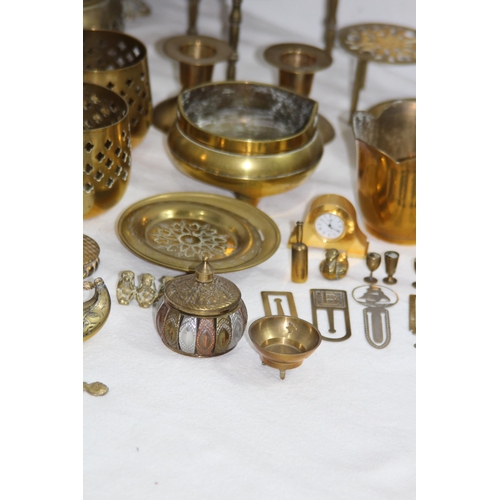 555 - VERY LARGE QUANTITY OF BRASSWARE