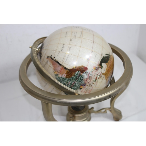 558 - TABLE GLOBE
35 X 35CM