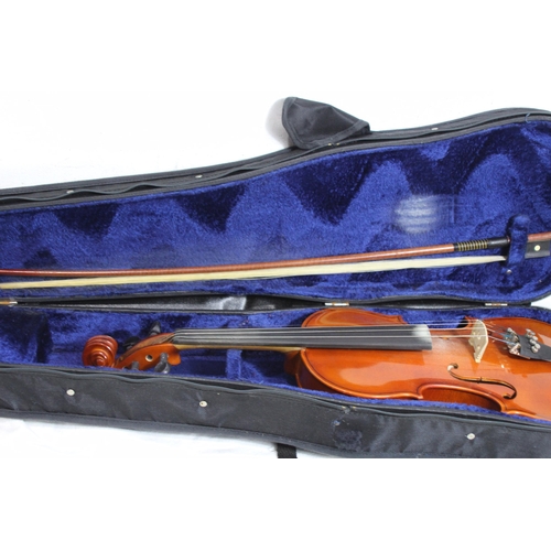 577 - B & H 400 VIOLIN IN CASE