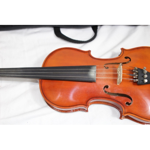 577 - B & H 400 VIOLIN IN CASE