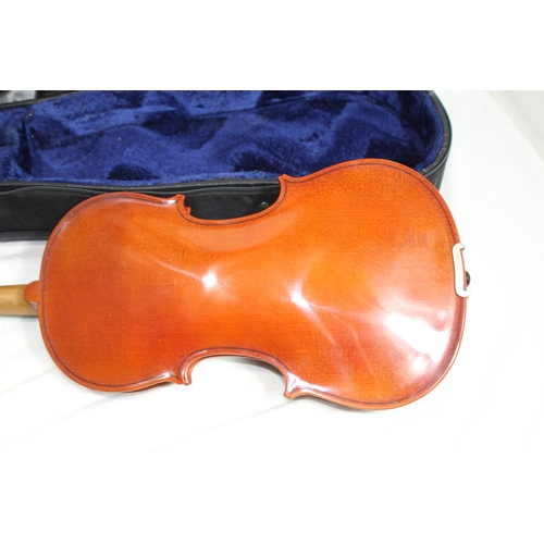 577 - B & H 400 VIOLIN IN CASE