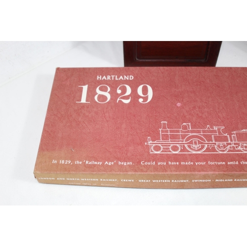 684 - CASED MAH-JONG SET AND VINTAGE HARTLAND 1829 RAILWAY GAME