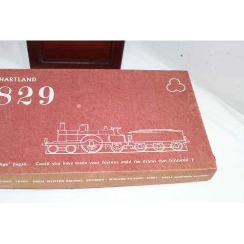 684 - CASED MAH-JONG SET AND VINTAGE HARTLAND 1829 RAILWAY GAME