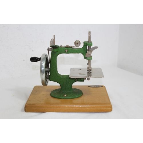 687 - VINTAGE CHILDS GRAIN SEWING MACHINE IN BOX