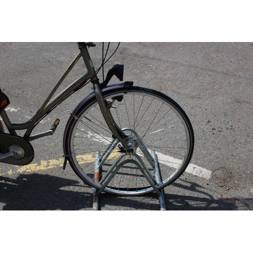 129 - UNION FLAMINGO LADIES BIKE WITH BASKET AND CHILDS BACK SEAT