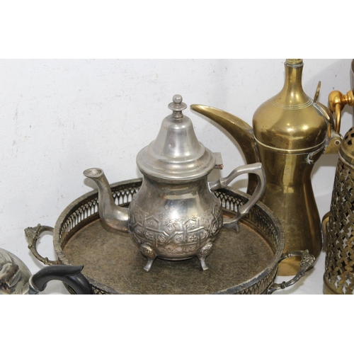 565 - LARGE QUANTITY OF METALWARE