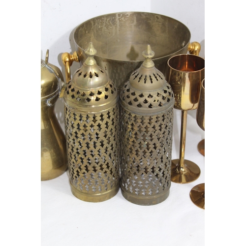 565 - LARGE QUANTITY OF METALWARE