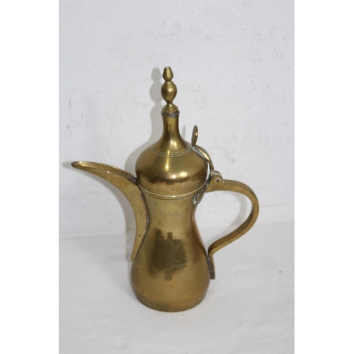 565 - LARGE QUANTITY OF METALWARE