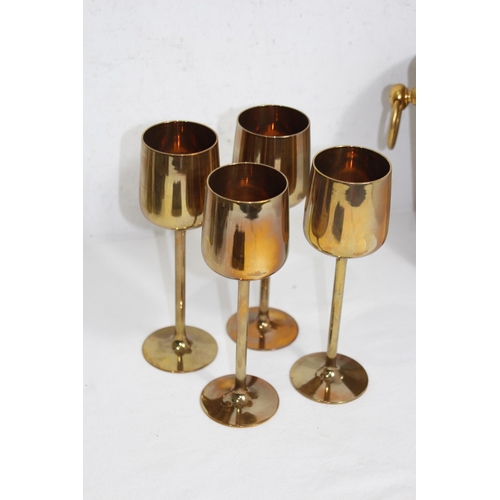 565 - LARGE QUANTITY OF METALWARE